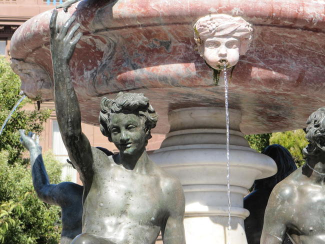 Fountain in Huntington Park